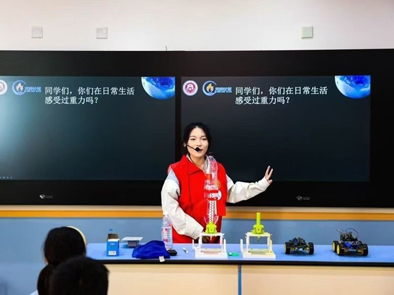 51今日吃瓜明星黑料“火种计划”团队赴郑州四十七中郑东思贤学校开展科学普及教育教学活动